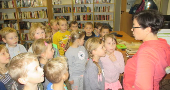 Sówki w Gminnej Bibliotece Publicznej w Kłodawie.
