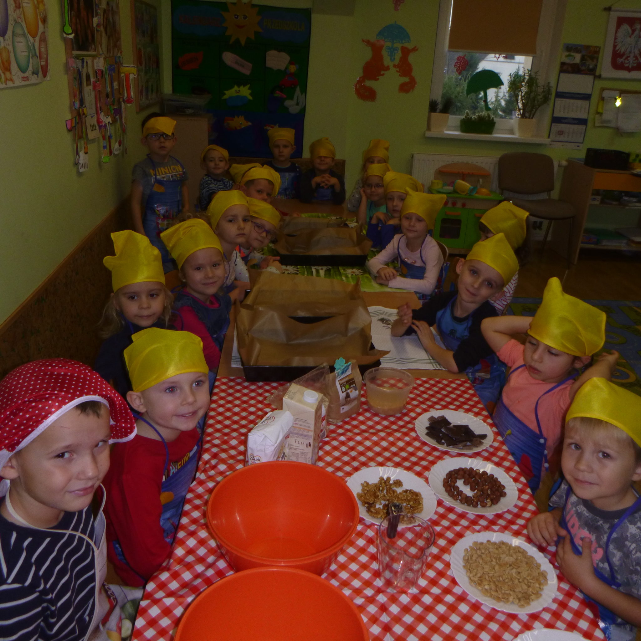 Grupa Smerfy-Pieczemy ciastka w przedszkolu